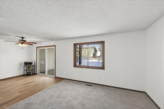 $190,000 | 4372 Buckingham Court, Vadnais Heights, MN 55127