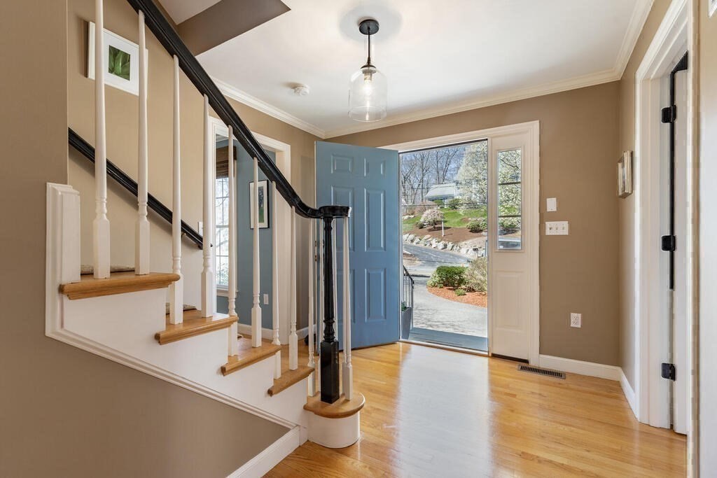 202 Lincoln Street Lexington, MA 02421 - Photo 3 of 37 Gallery Image 3