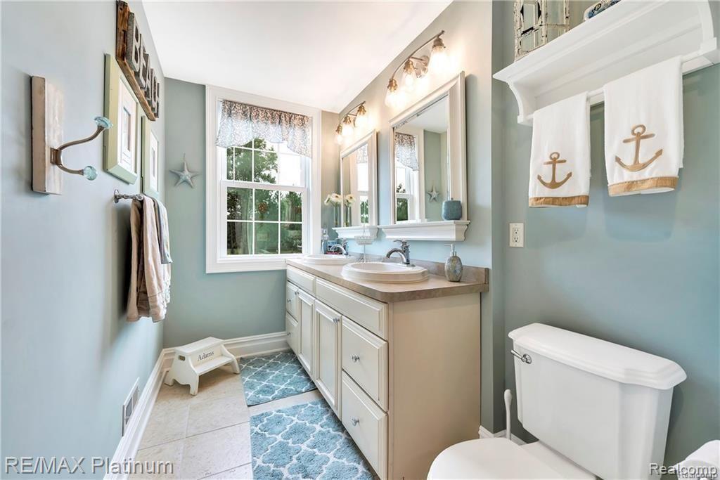 606 South Hacker Road Brighton, MI 48114 - Photo 27 of 42 Upper Level Full Bathroom