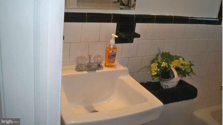 219 Orville Road Baltimore, MD 21221 - Photo 14 of 24 Bath (Master)