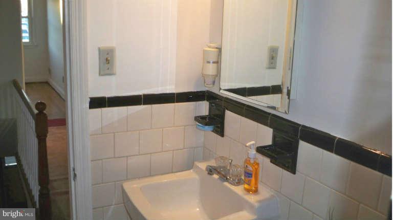 219 Orville Road Baltimore, MD 21221 - Photo 15 of 24 Bath (Master)