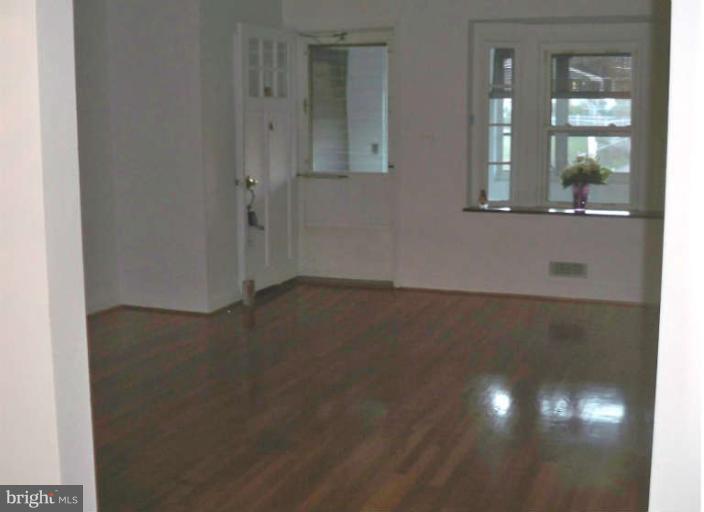 219 Orville Road Baltimore, MD 21221 - Photo 2 of 24 Living Room