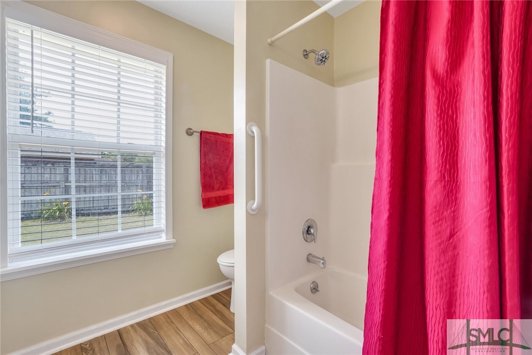 123 Jennifer Circle Rincon, GA 31326 - Photo 25 of 40 Master bath has Tub/shower combination