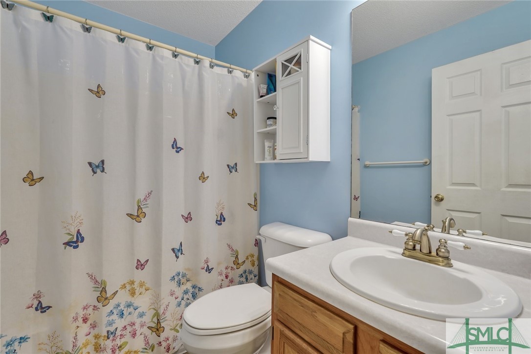 123 Jennifer Circle Rincon, GA 31326 - Photo 27 of 40 Hall/guest bath
Tub/shower combination