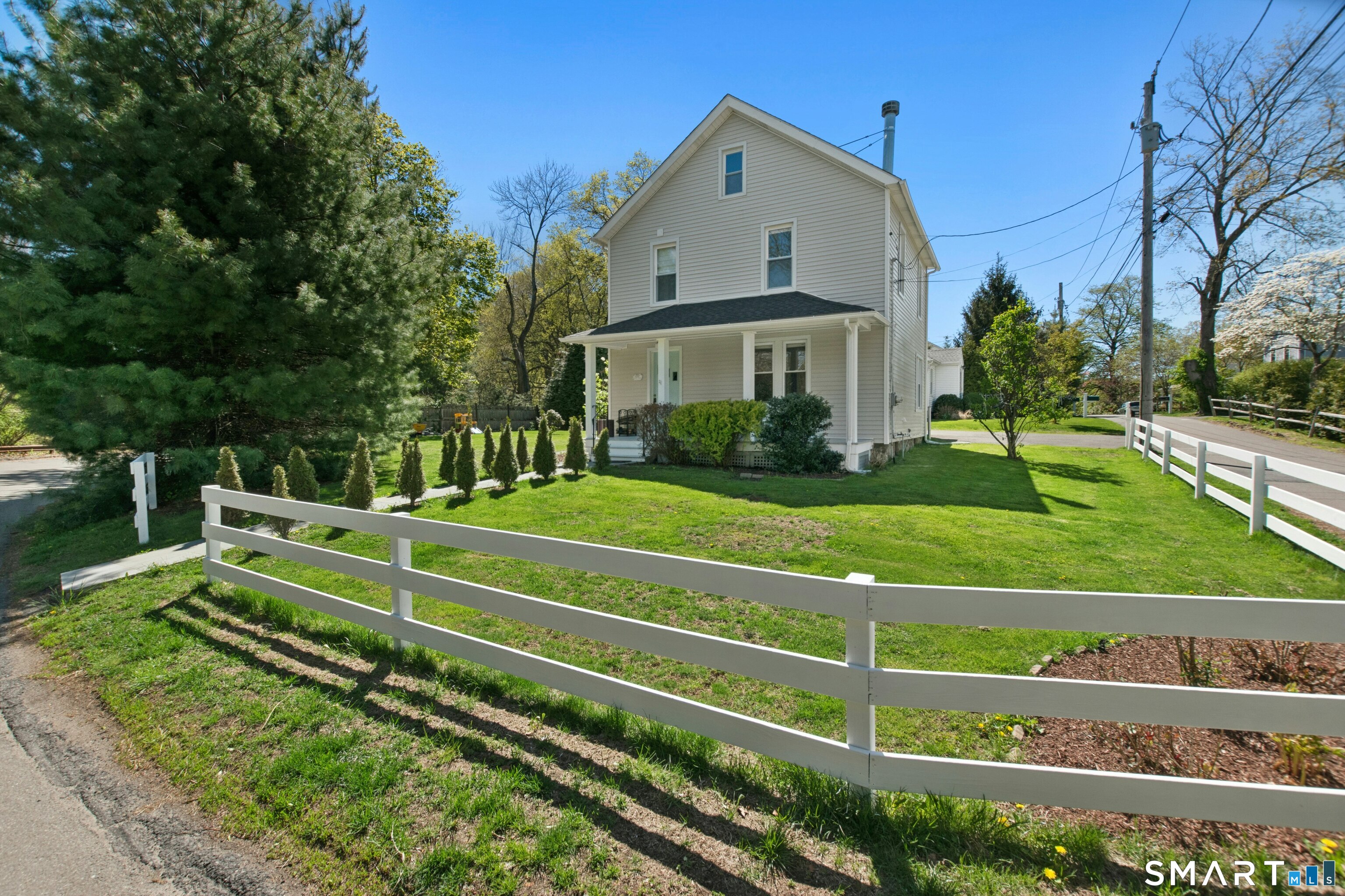 180 Oxford Road Fairfield, CT 06890 - Photo 2 of 27