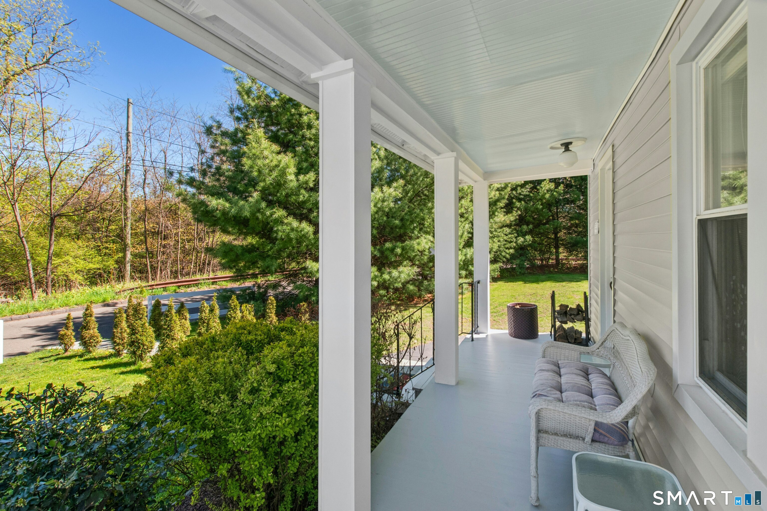 180 Oxford Road Fairfield, CT 06890 - Photo 4 of 27