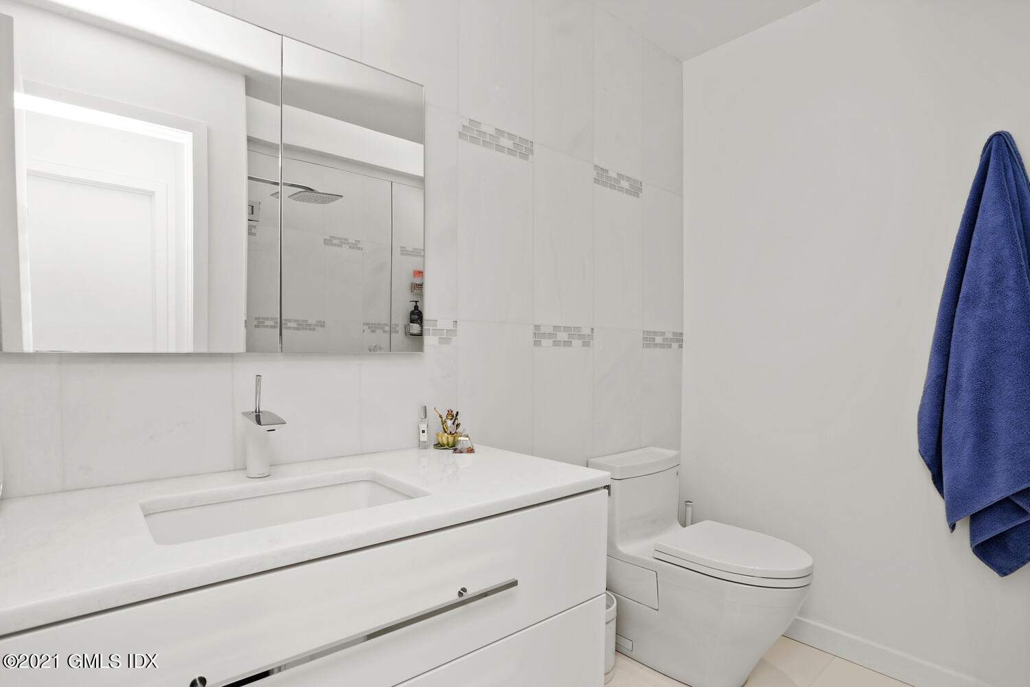 1 Old Church Road, Unit 7 Greenwich, CT 06830 - Photo 28 of 42 a bathroom with a sink a toilet and a mirror