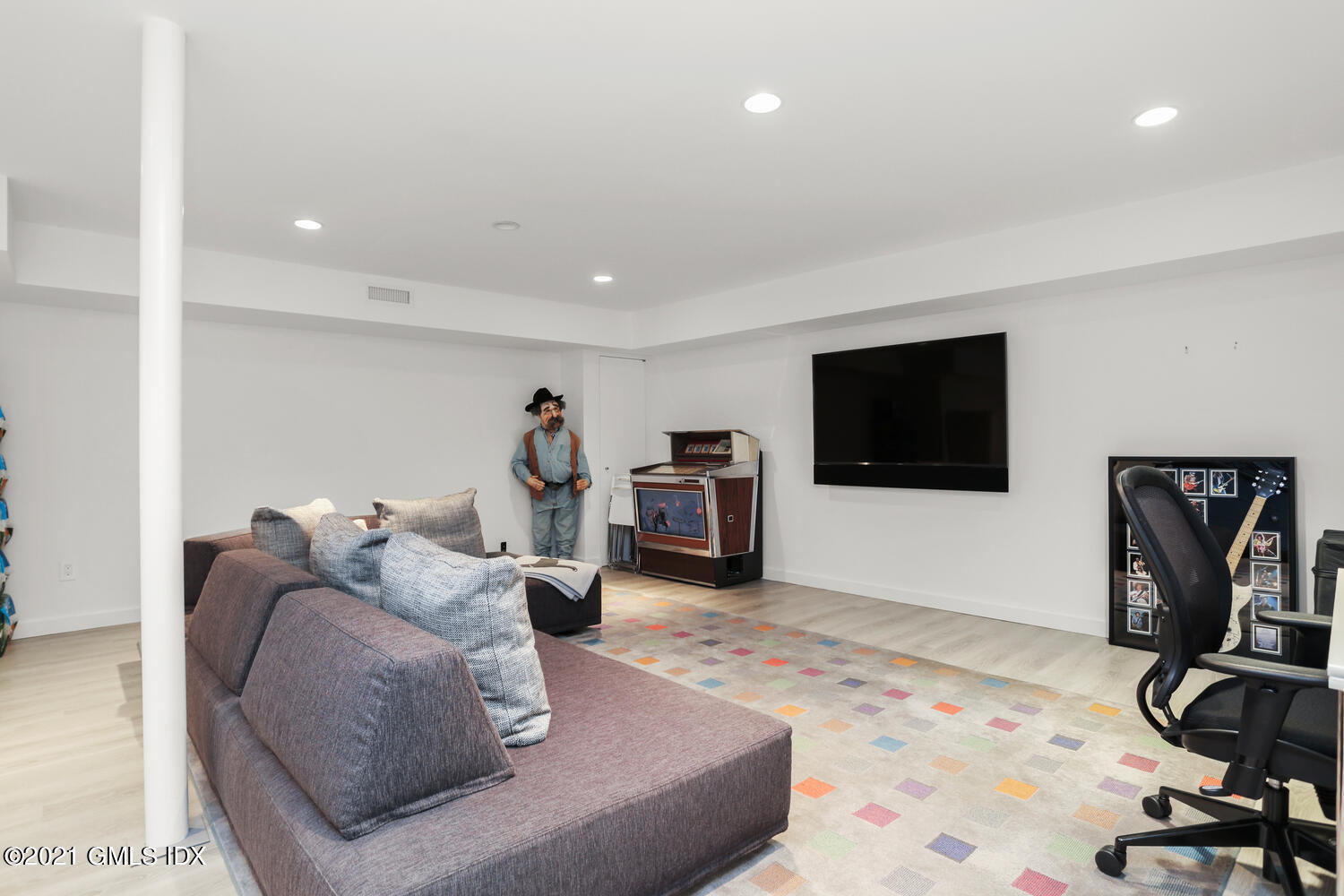 1 Old Church Road, Unit 7 Greenwich, CT 06830 - Photo 30 of 42 a living room with furniture and a flat screen tv
