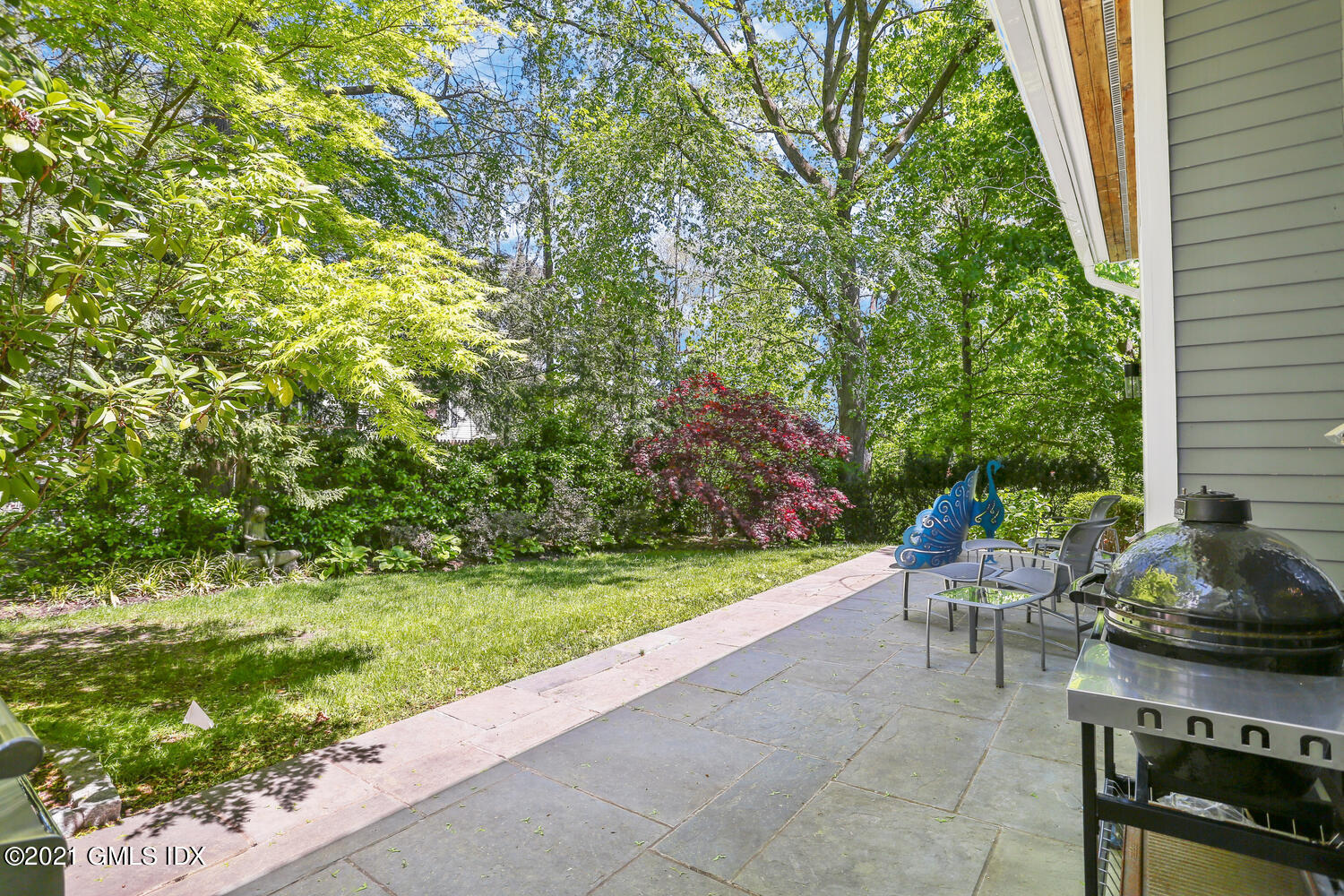1 Old Church Road, Unit 7 Greenwich, CT 06830 - Photo 34 of 42 a garden view with a seating space