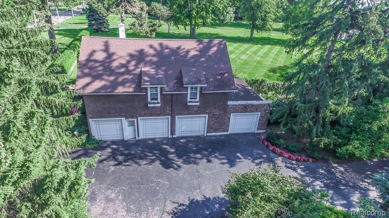 888 Lake Shore Road Grosse Pointe, MI 48236 - Photo 6 of 40 6.jpeg