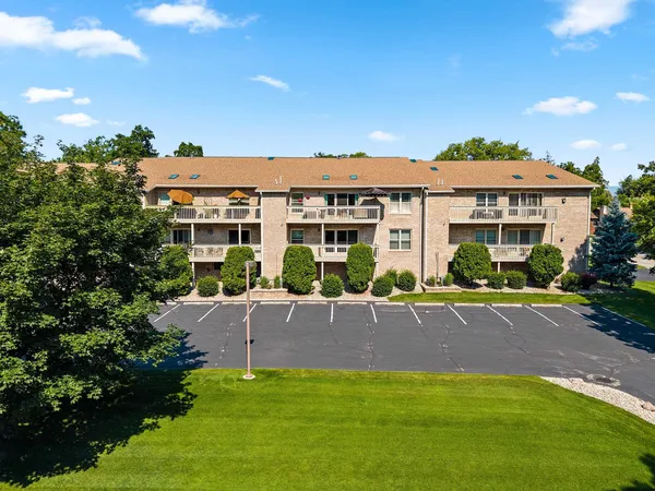 $364,900 | 1600 Rustic Oaks Court, Unit 23, Green Bay, WI 54301