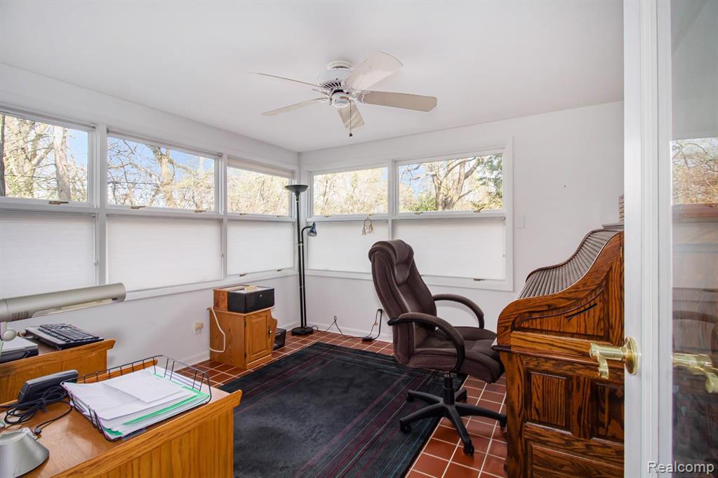 18281 Riverside Drive Beverly Hills, MI 48025 - Photo 21 of 26