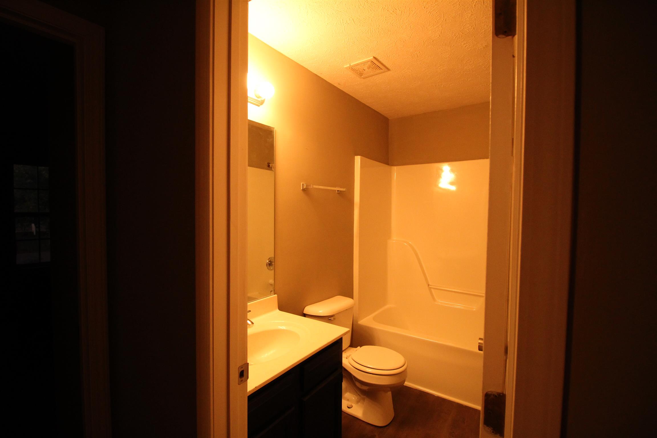 126 Sara Dilton Road Murfreesboro, TN 37127 - Photo 15 of 22 2nd bath
