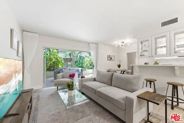 $4,200 | 1131 Alta Loma Road, Unit 119, West Hollywood, CA 90069