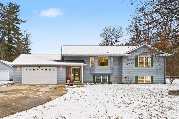 $427,500 | 13396 Lincoln Lake Avenue Northeast, Gowen, MI 49326