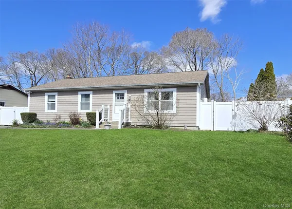 $529,000 | 19 Appel Drive, Shirley, NY 11967