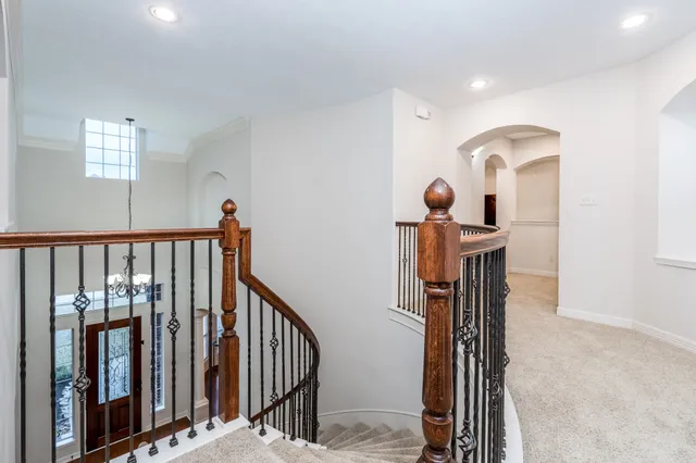 a view of entryway with a front door