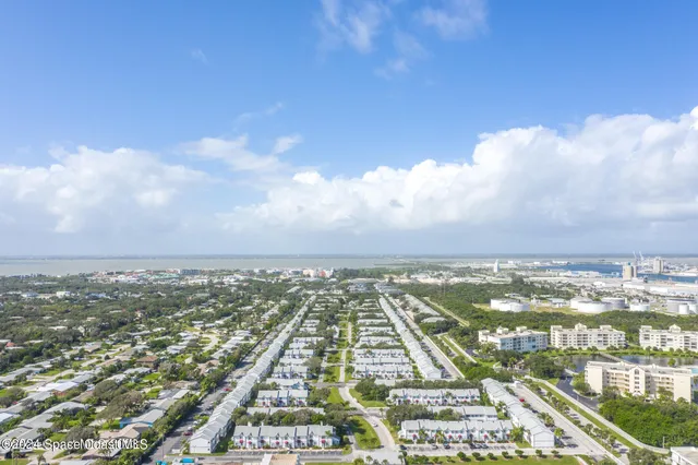 an aerial view of residential building and lake