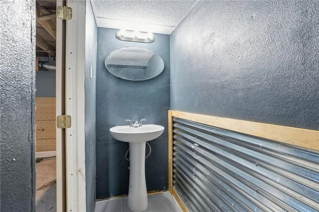 a view of a walk in closet