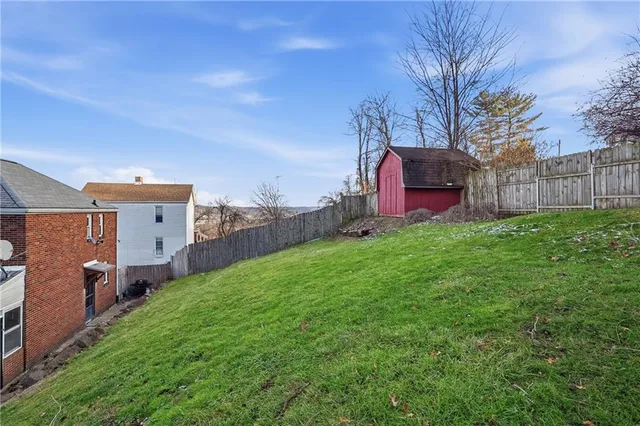 a view of a pathway of a house with backyard
