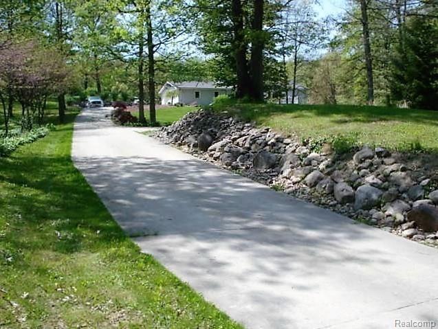 5375 Bullard Road Fenton, MI 48430 - Photo 2 of 43 Entrance to home