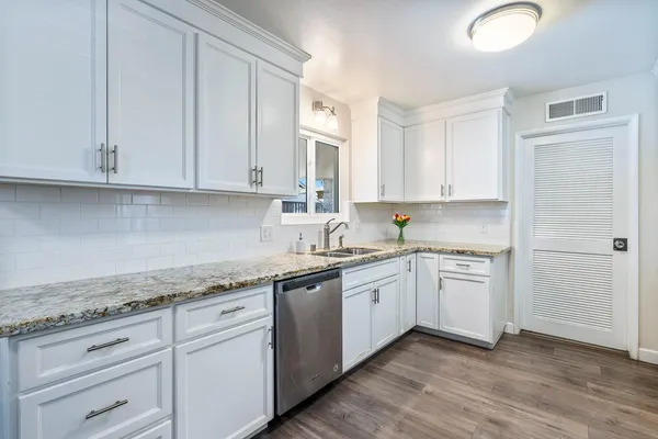 $499,900 | 872 East Spruce Avenue, Fresno, CA 93720