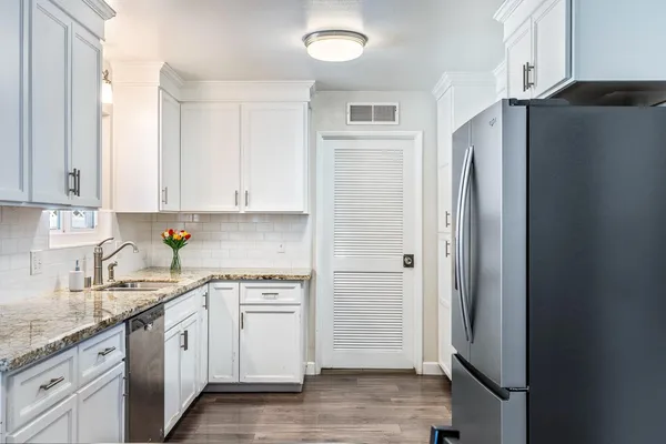 $499,900 | 872 East Spruce Avenue, Fresno, CA 93720
