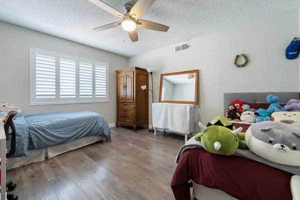 $499,900 | 872 East Spruce Avenue, Fresno, CA 93720