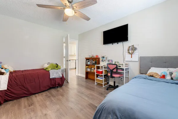 $499,900 | 872 East Spruce Avenue, Fresno, CA 93720