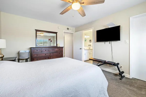 $499,900 | 872 East Spruce Avenue, Fresno, CA 93720