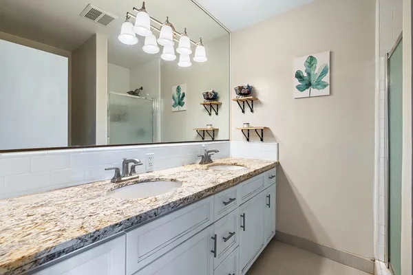 $499,900 | 872 East Spruce Avenue, Fresno, CA 93720