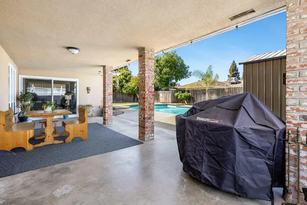 $499,900 | 872 East Spruce Avenue, Fresno, CA 93720