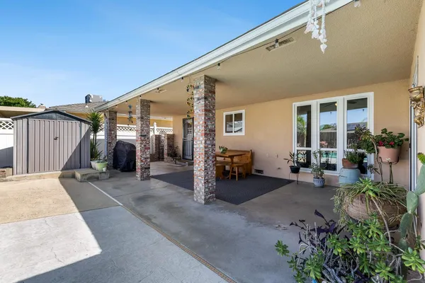 $499,900 | 872 East Spruce Avenue, Fresno, CA 93720