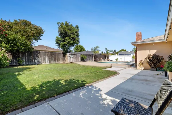 $499,900 | 872 East Spruce Avenue, Fresno, CA 93720