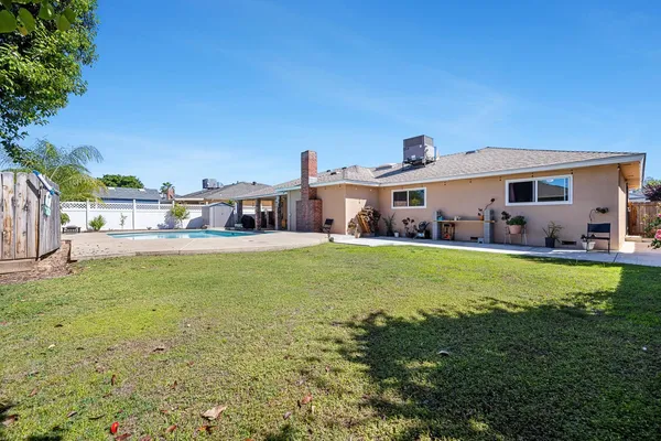 $499,900 | 872 East Spruce Avenue, Fresno, CA 93720