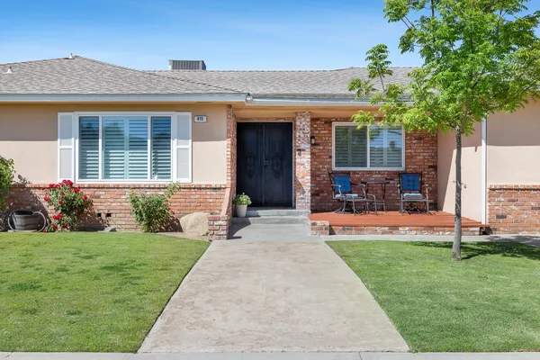 $499,900 | 872 East Spruce Avenue, Fresno, CA 93720