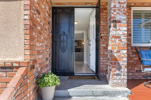 $499,900 | 872 East Spruce Avenue, Fresno, CA 93720