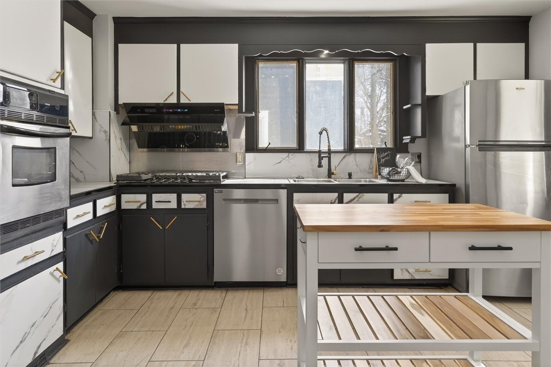 145 Devonshire Court Rochester, NY 14619 - Photo 2 of 39