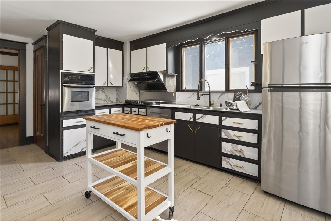 145 Devonshire Court Rochester, NY 14619 - Photo 3 of 39