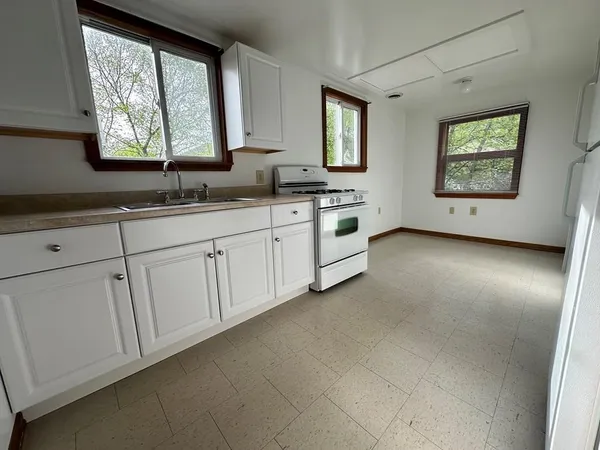 $950 | 262 Washington Street, Corning, NY 14830