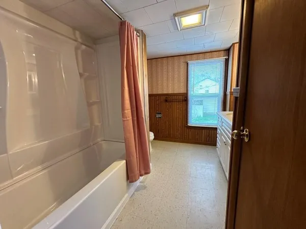 $950 | 262 Washington Street, Corning, NY 14830
