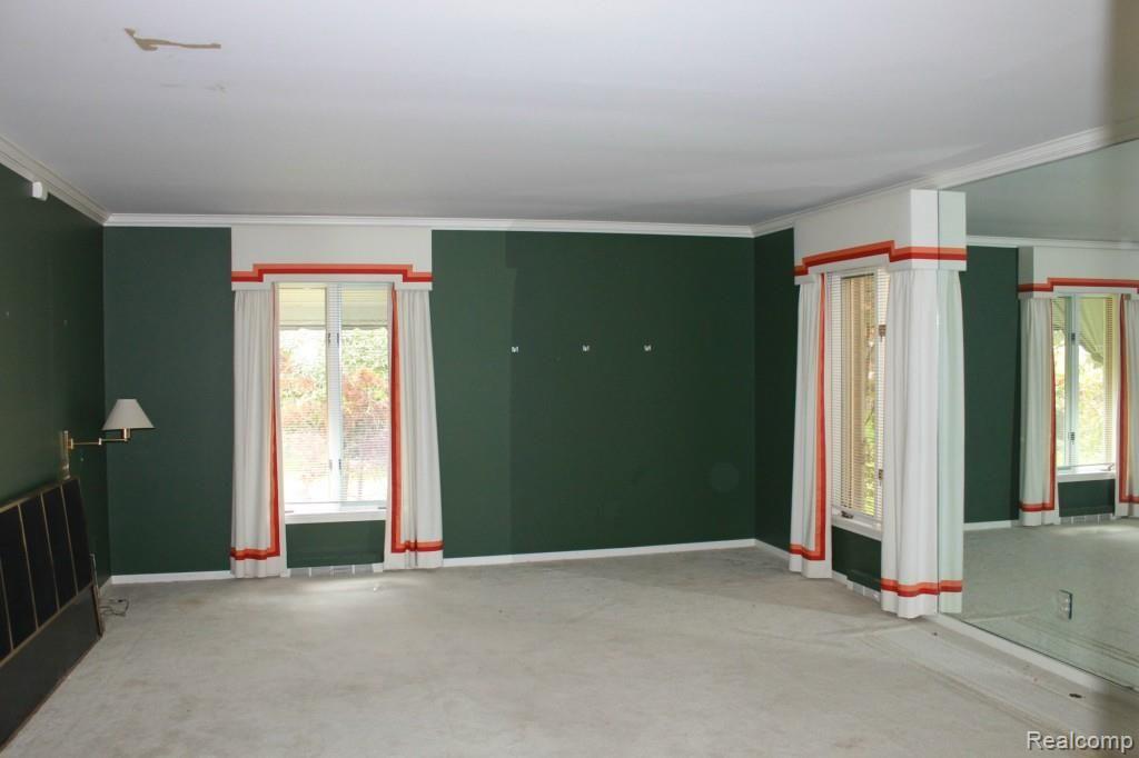 261 Lake Shore Road Grosse Pointe, MI 48236 - Photo 17 of 19 Lake Shore 261 023.jpg