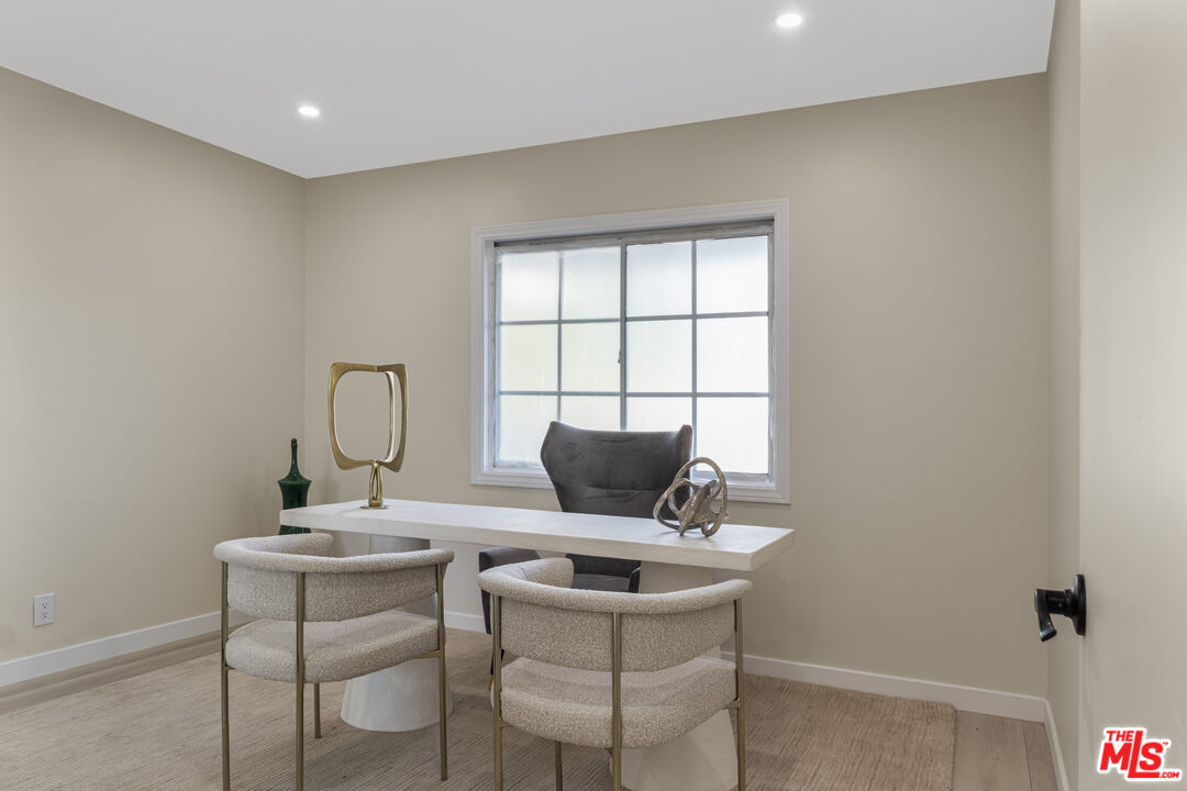 3500 Tuller Avenue Los Angeles, CA 90034 - Photo 16 of 20 a table and chairs in a room