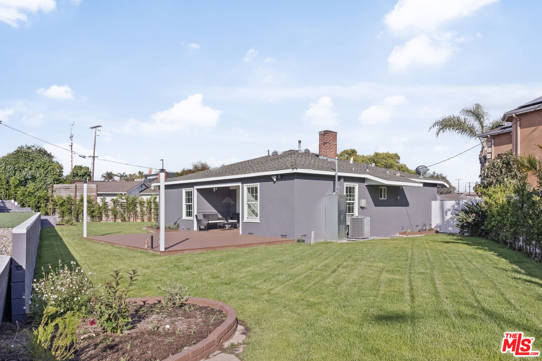 3500 Tuller Avenue Los Angeles, CA 90034 - Photo 19 of 20 a view of a house with a yard