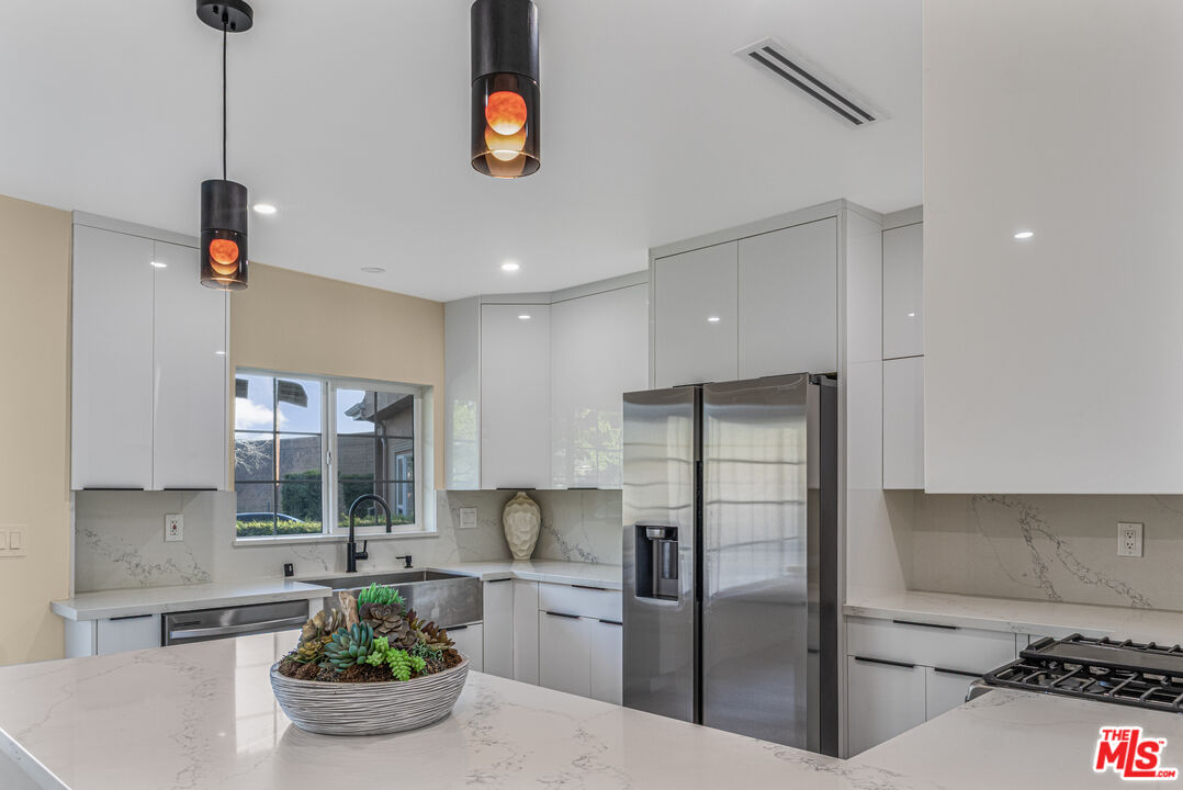 3500 Tuller Avenue Los Angeles, CA 90034 - Photo 4 of 20 a kitchen with stainless steel appliances a refrigerator sink and wooden floor