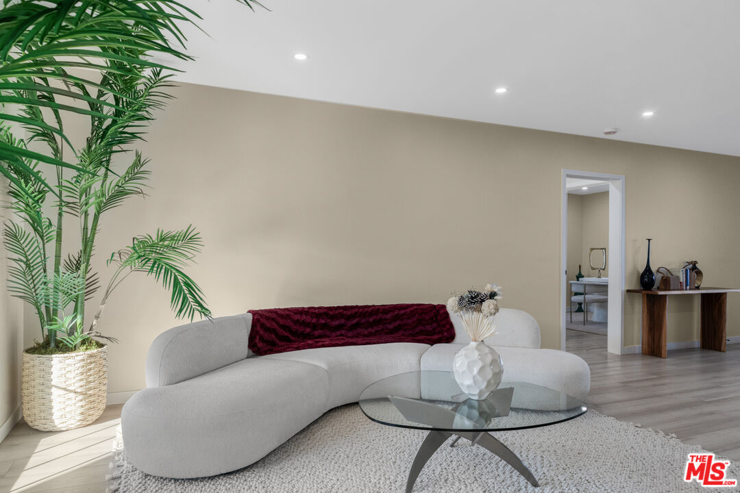 3500 Tuller Avenue Los Angeles, CA 90034 - Photo 6 of 20 a living room with furniture