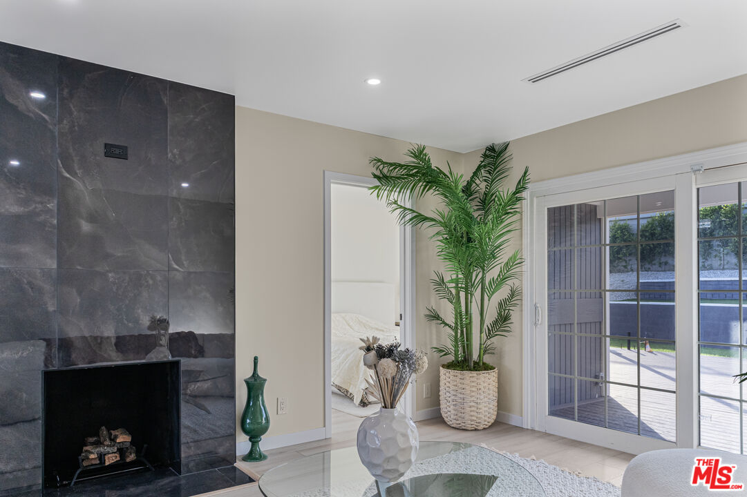 3500 Tuller Avenue Los Angeles, CA 90034 - Photo 9 of 20 a living room with furniture and a potted plant