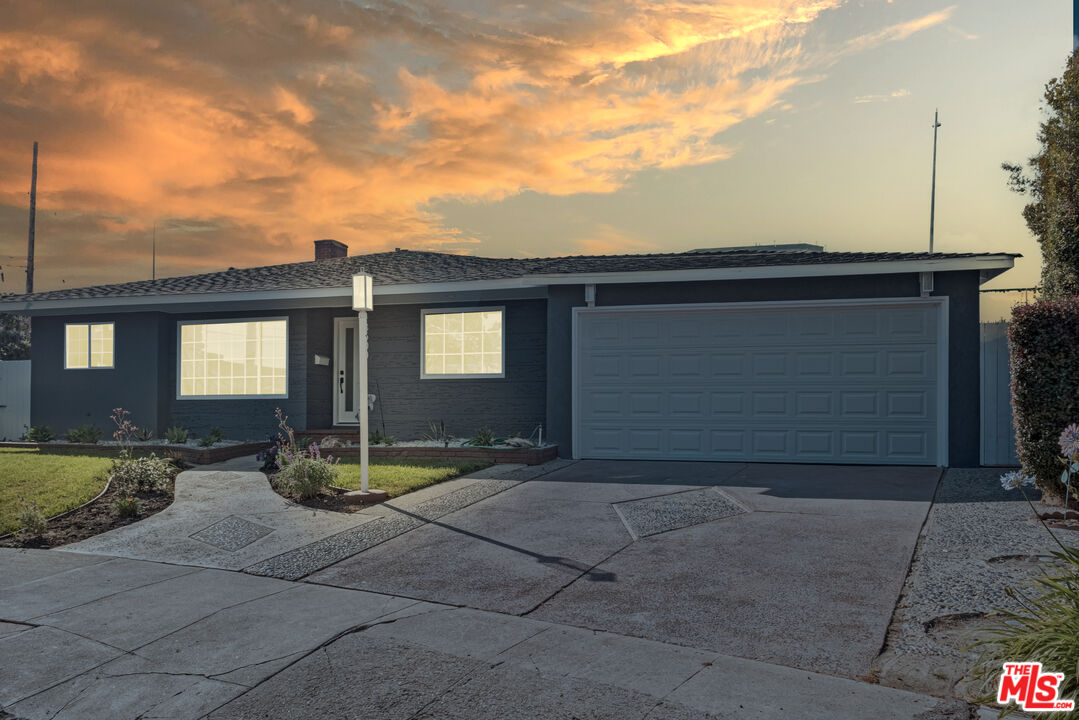 3500 Tuller Avenue Los Angeles, CA 90034 - Photo 10 of 20 a view of house with backyard and porch