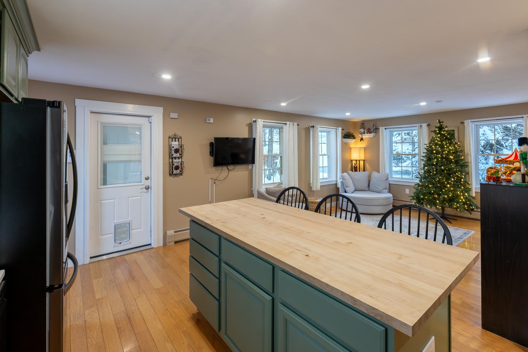 473 Taylor Drive Windsor, VT 05089 - Photo 10 of 36