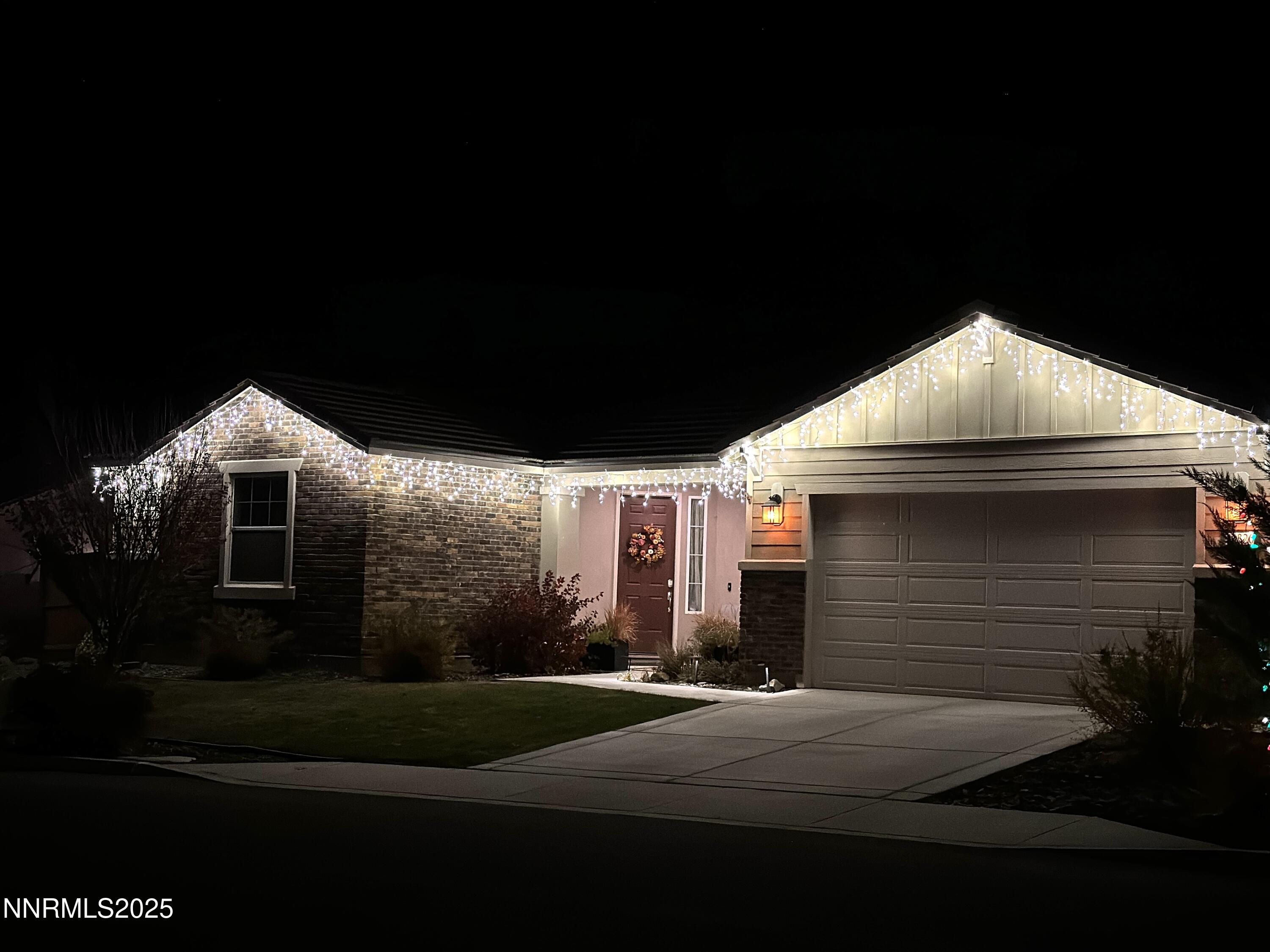 10326 Palladium Mine Drive Reno, NV 89521 - Photo 45 of 50 1 Xmas Front lights Close